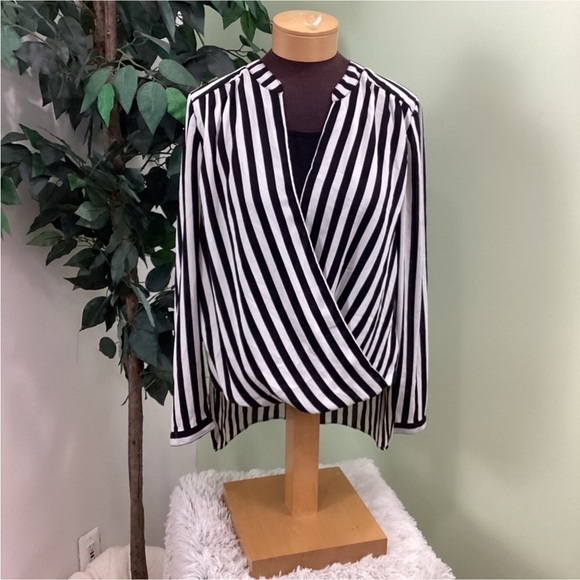 Chico's Tops - CHICOS blouse Woman’s size 1/small/8 refer to size chart black white